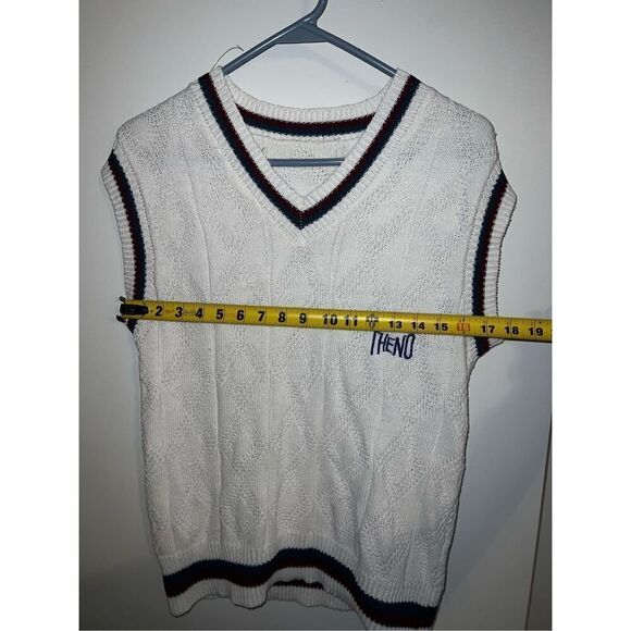Men’s Original White Oxford Preppy Sweater Vest  MEDIUM - Picture 5 of 6